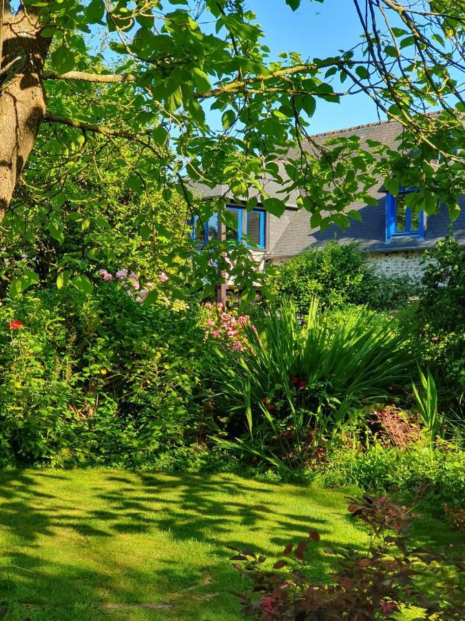Maison En Pierre Dans Son Nid De Verdure Roz-Landrieux ภายนอก รูปภาพ