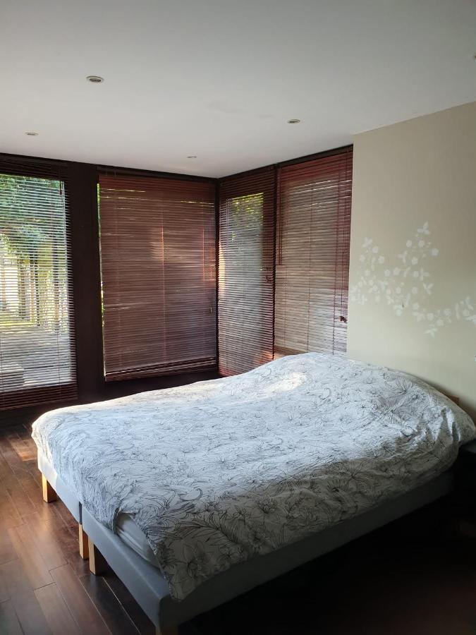 Maison En Pierre Dans Son Nid De Verdure Roz-Landrieux ภายนอก รูปภาพ