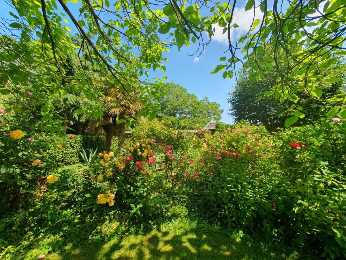 Maison En Pierre Dans Son Nid De Verdure Roz-Landrieux ภายนอก รูปภาพ